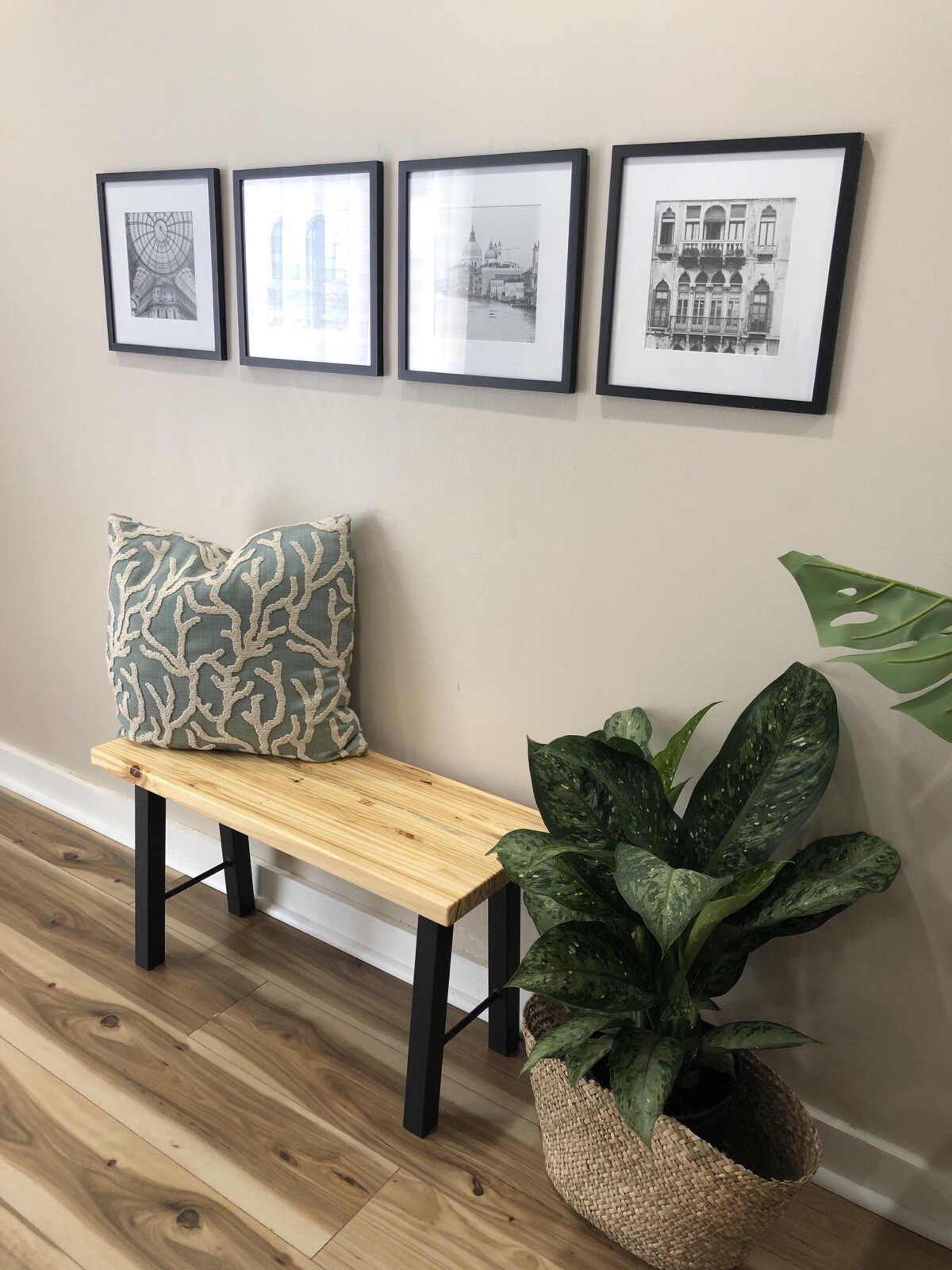 Modern Pallet wood Bench with Metal Legs