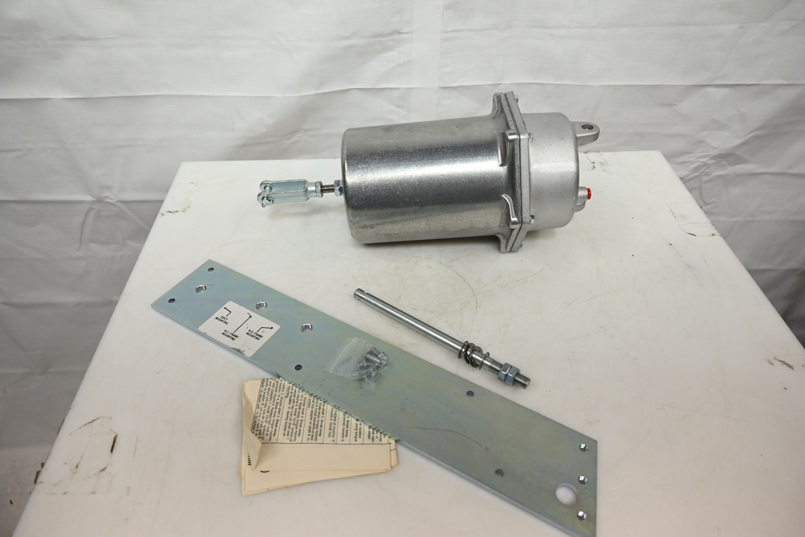 Schneider MK-7101 Pneumatic Damper Actuator 3-8PSI Spring, 4-1/2"Stroke