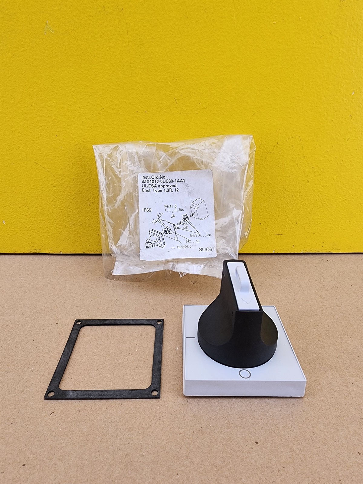 NEW Siemens 8ZX1012-0UC60-1AA1 Door Coupling Rotary HandleMechanism, 8UC61