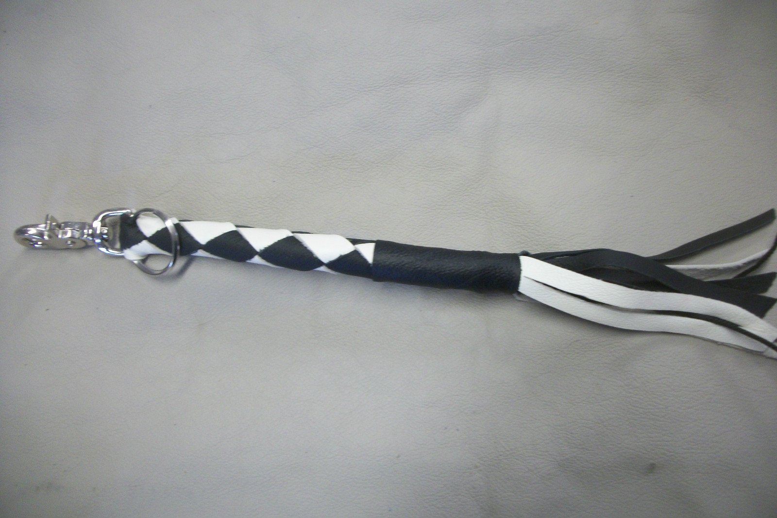 Biker whip getback mini SKULLBUSTER BLACK & WHITE By Stitch