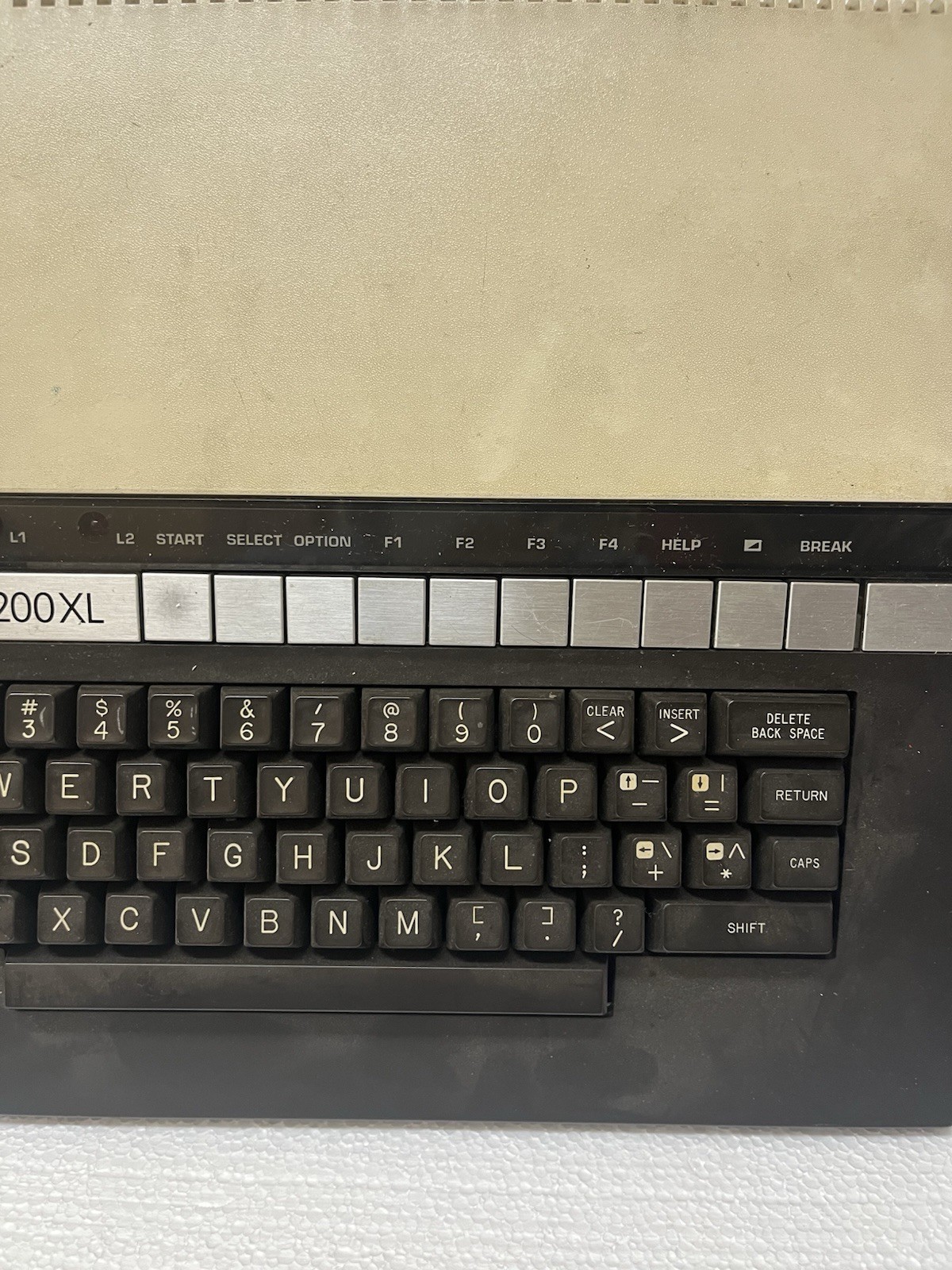 Atari 1200 Xl Top Half With Keyboard Missing Q As Is