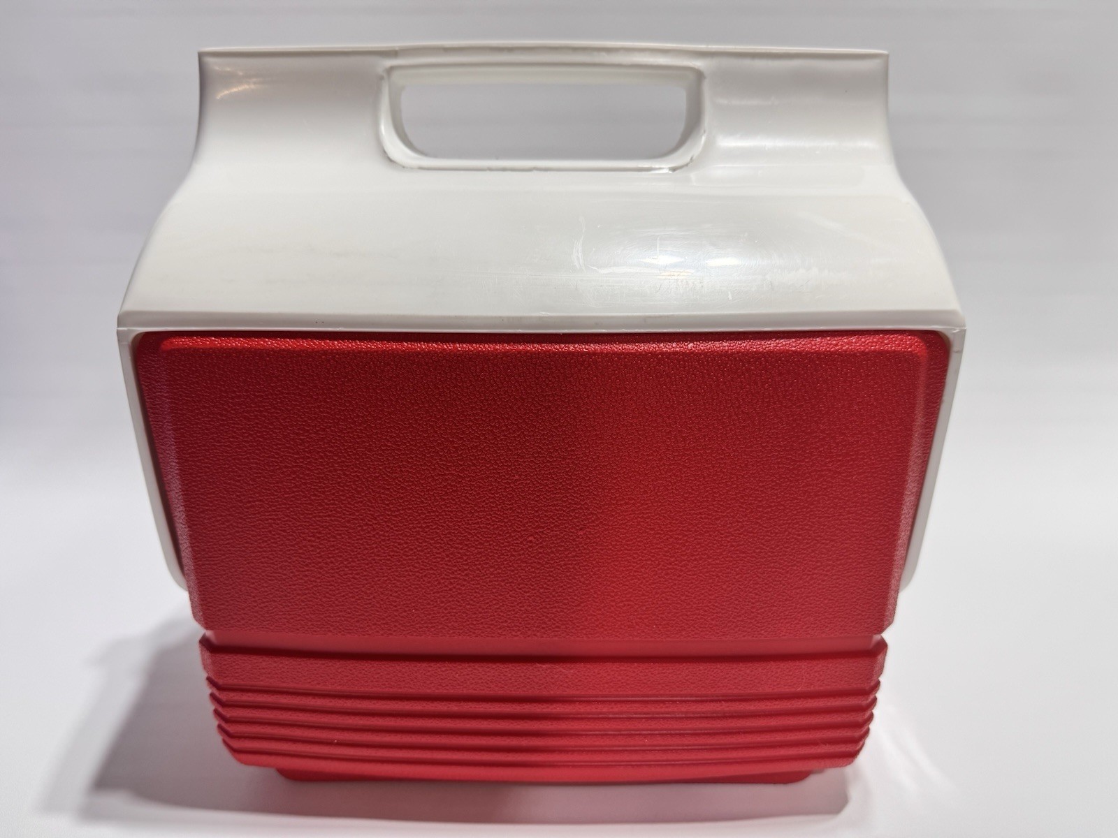 IGLOO Playmate Mini 4 qt. Hard Cooler, Red / White