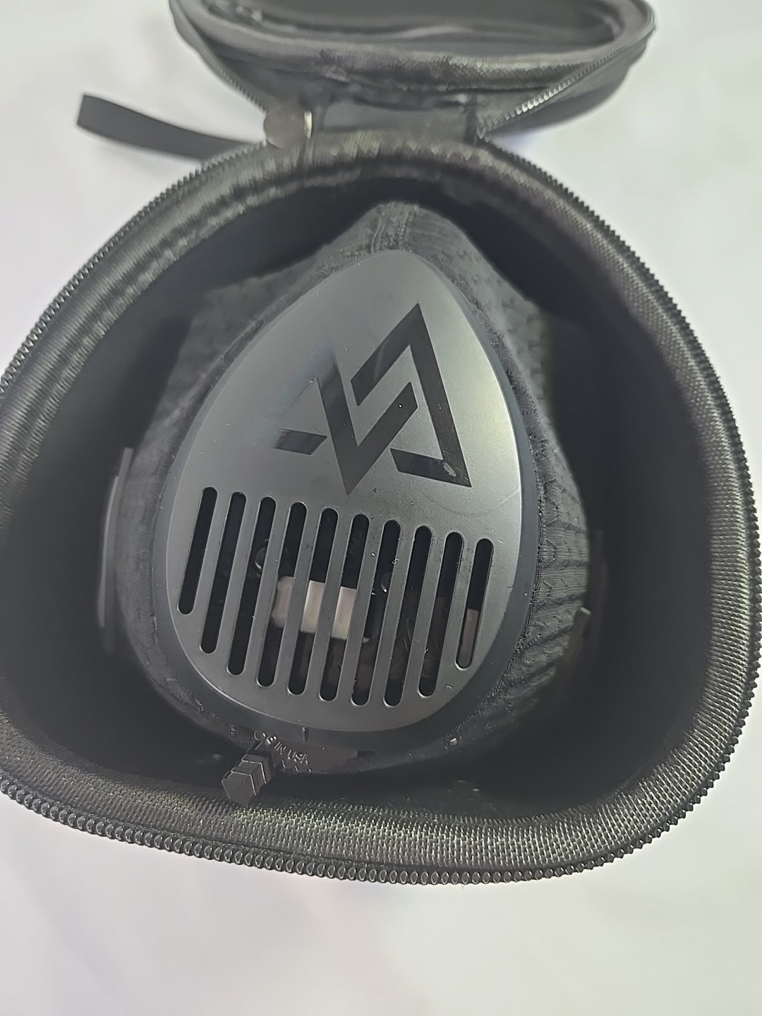 Training Mask 3.0 Face Mask, Medium WITH CASE- Black