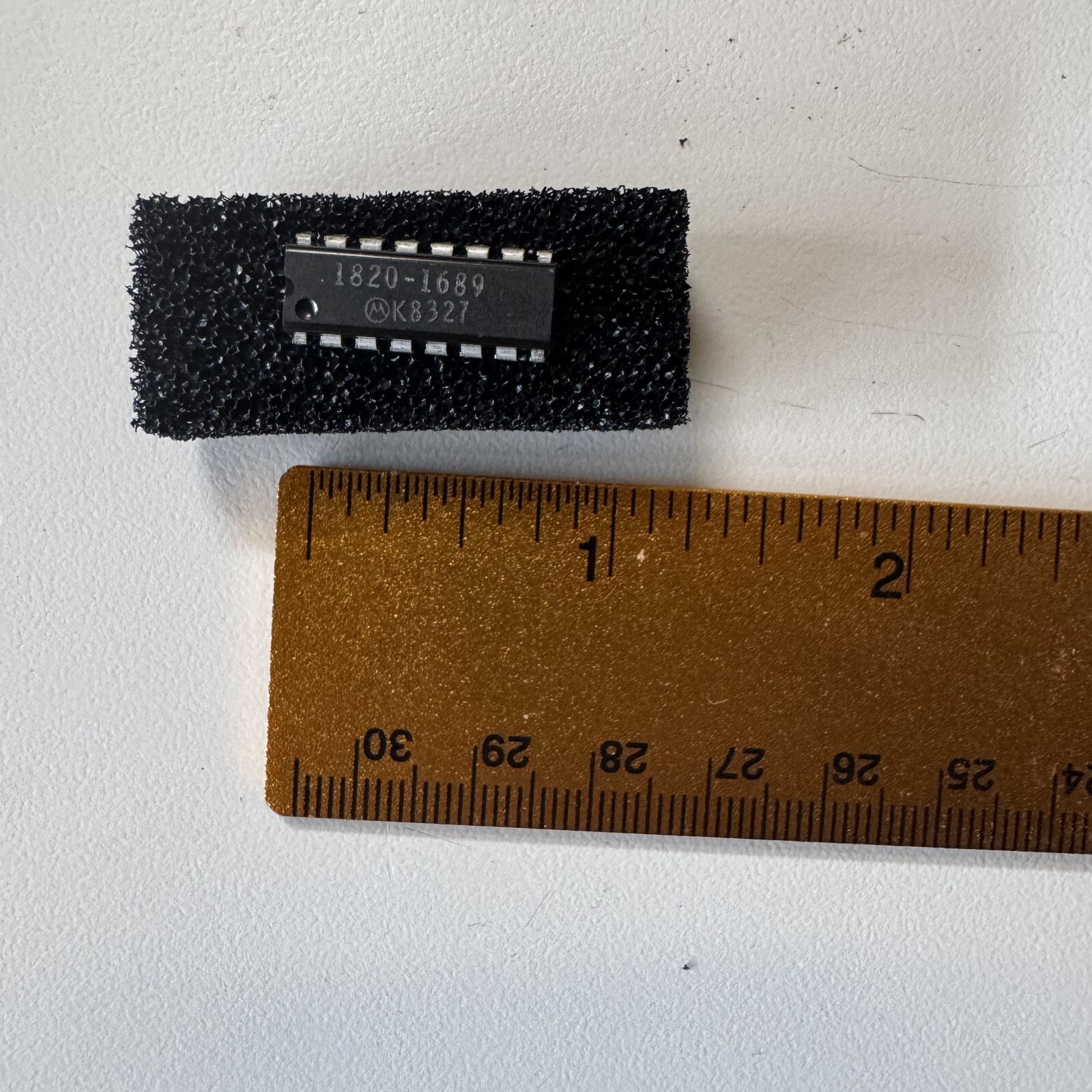 HP / AGILENT 1820-1689 integrated circuit ic