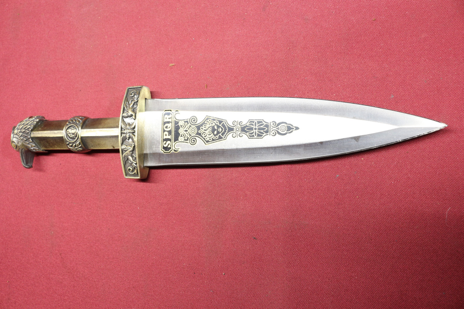 ROMAN GLADIATOR DAGGER KNIFE & SHEATH New in Box
