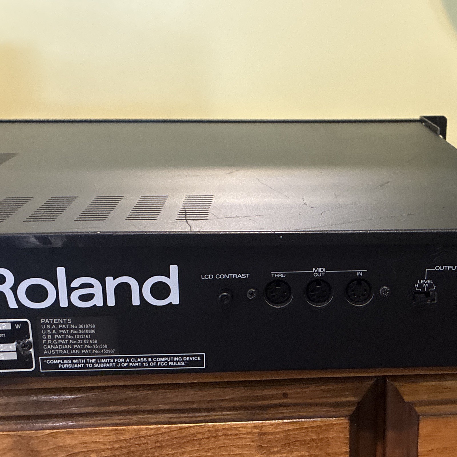 Roland MKS-100 Digital Rackmount Sampler Mono MIDI 2U LCD Display
