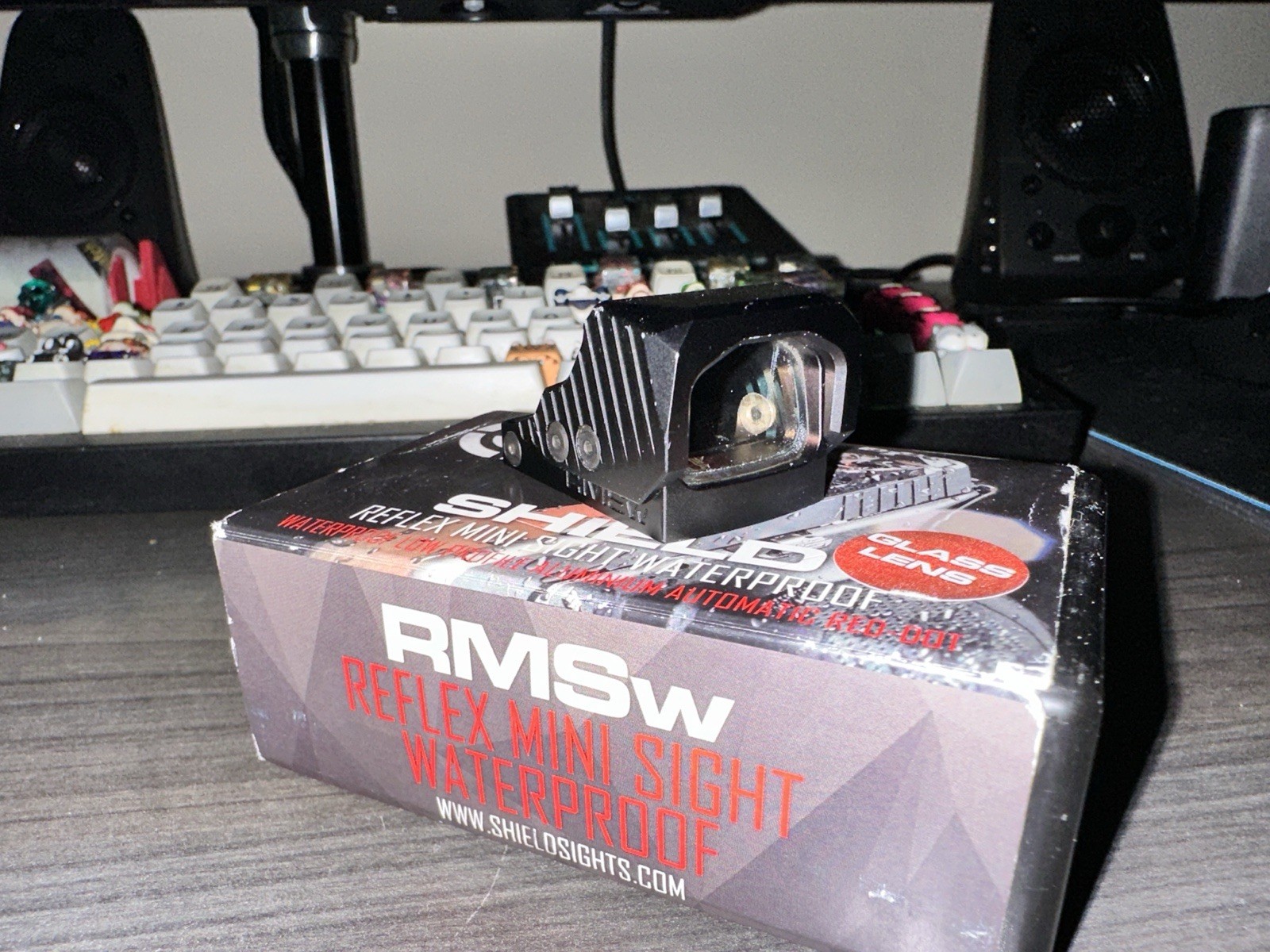 Shield Sights Glass Waterproof: RMSW-4MOA-GLASS-AMR HOOD- SEALING PLATE