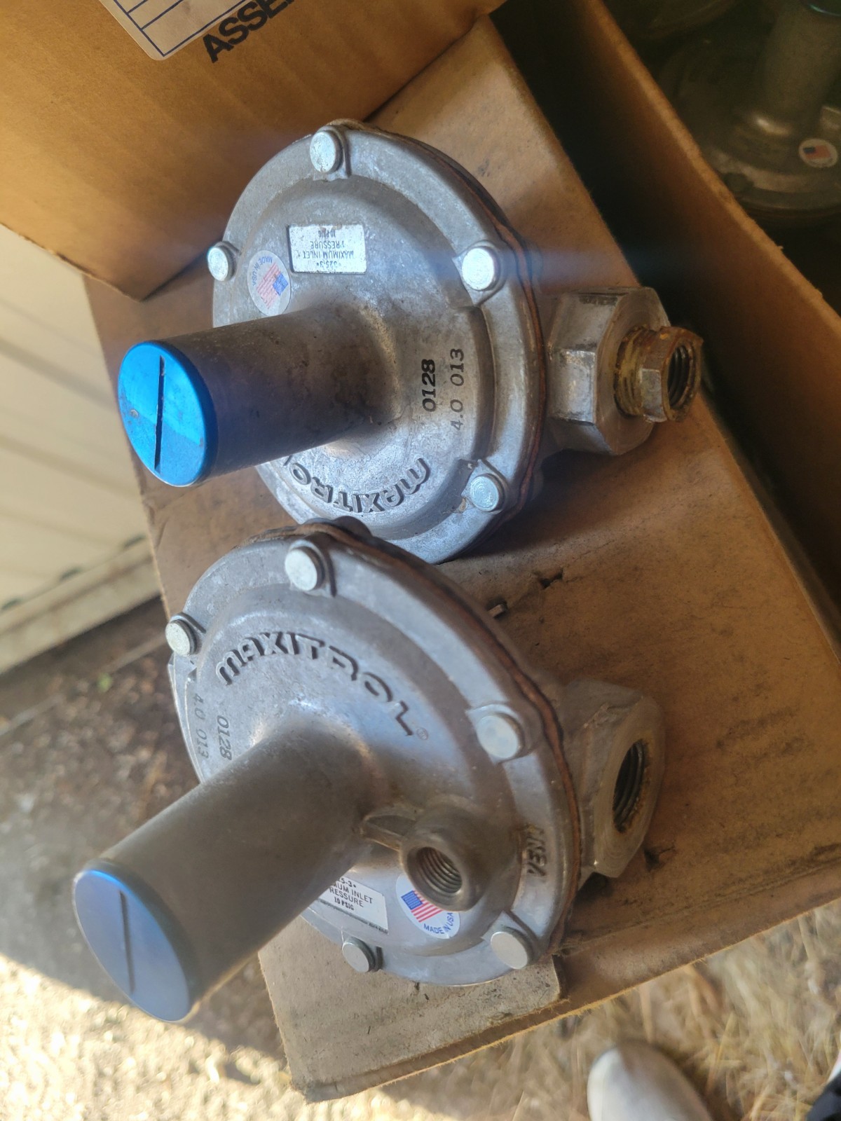 Lot Of 2 Maxitrol 325-3 Gas Regulator 1/2" 10psig