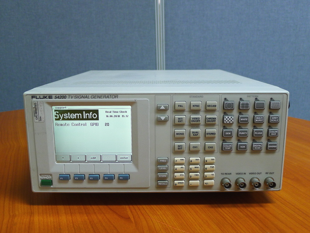 Fluke54200 TV Signal Generator w/Opts 11ea