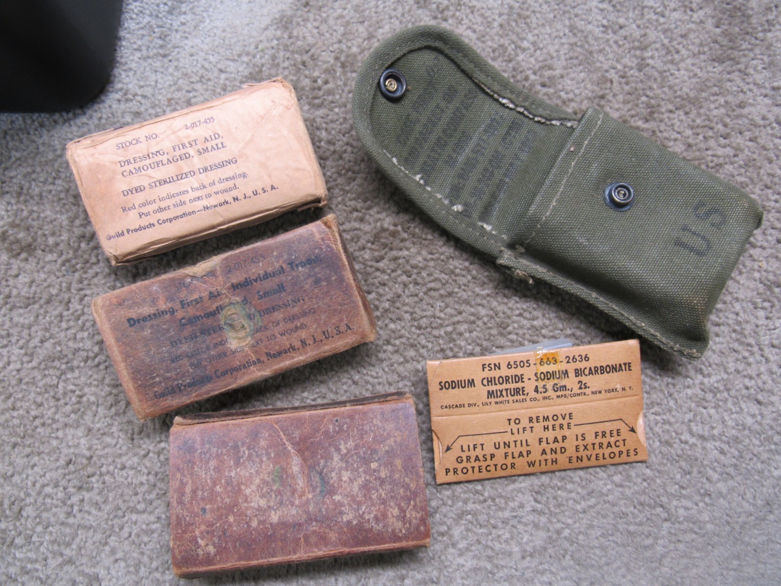 US Vietnam Era First Aid Compass Pouch M1956 W/ Bandage Early 1960s