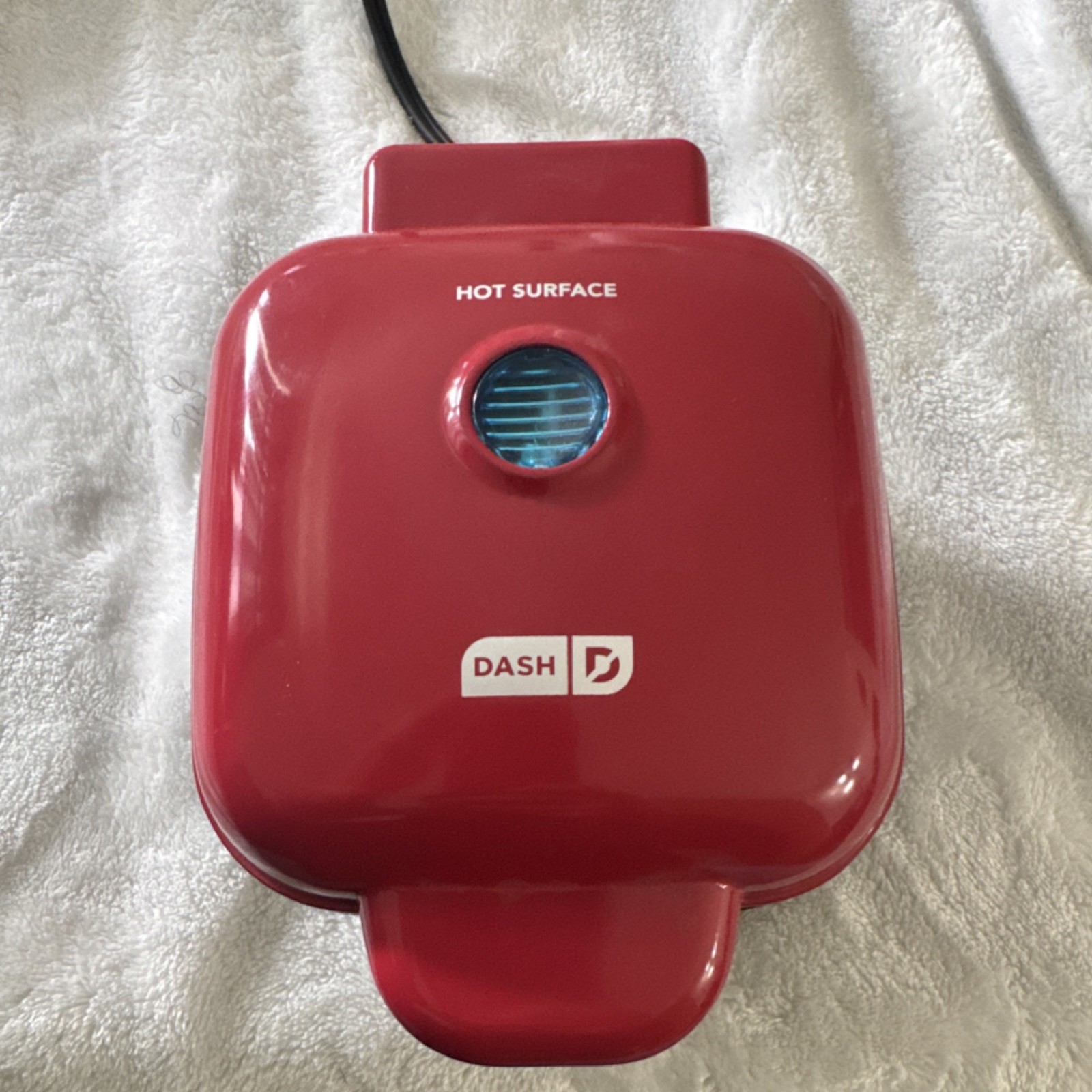 Dash Pocket Sandwich Maker Red DPM200GBRD06 420W 120V Electric