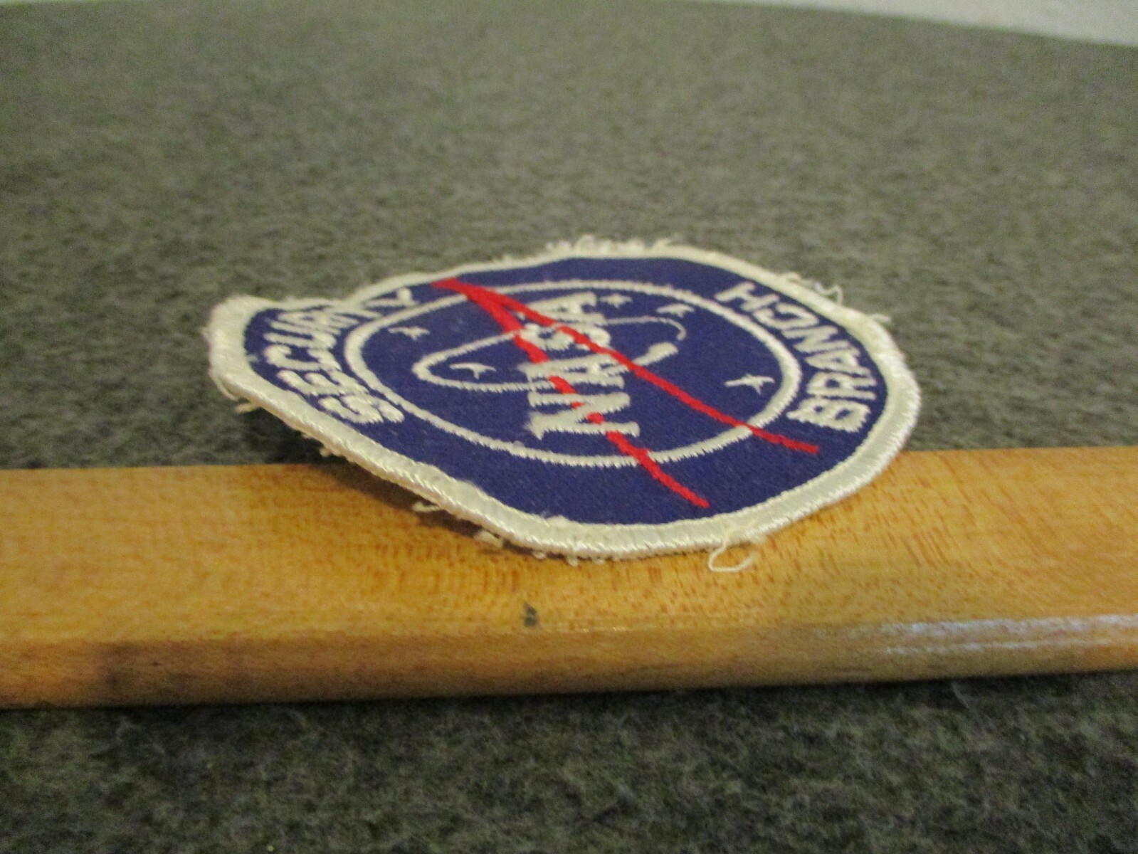 1965 NASA SECURITY BRANCH VECTOR MEATBALL + 4 HAYES AEROSPACE SECURITY PATCHES