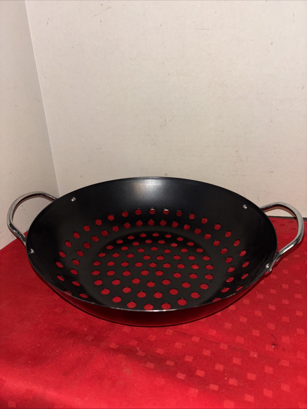 Barbecue Nonstick Round Wok Topper, 11-Inch Diameter Black- Estate Find