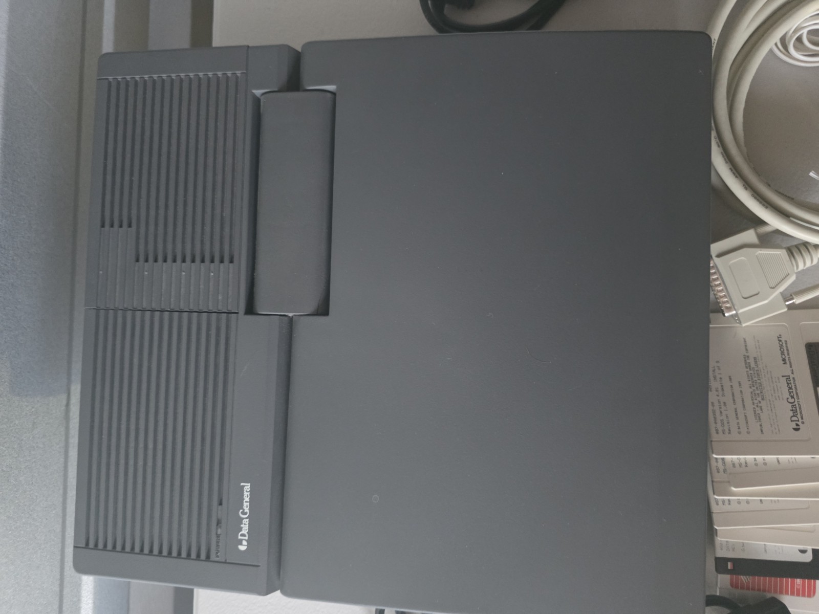 1989 Data General Walkabout SX Modem/ Computer Works Powers On W/ Manual + Cords