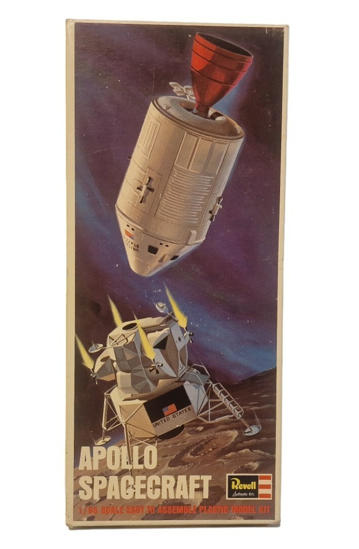 SPACE : APOLLO SPACE CRAFT MODEL KIT MADE BY REVELL IN 1967 (BY)