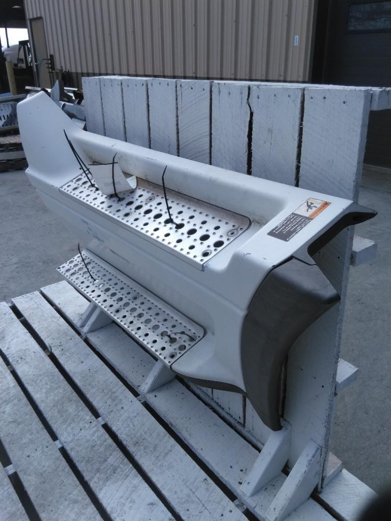 For 2004 FREIGHTLINER COLUMBIA 120 SIDE FAIRING Right , MD