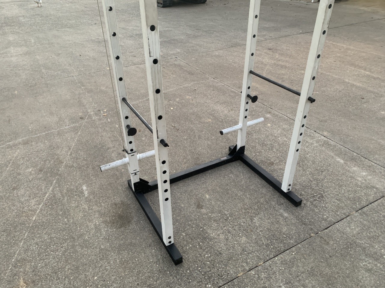 Squat Rack Power Bench Press Triceps Push Down Machine Muscle Chin Pull Up