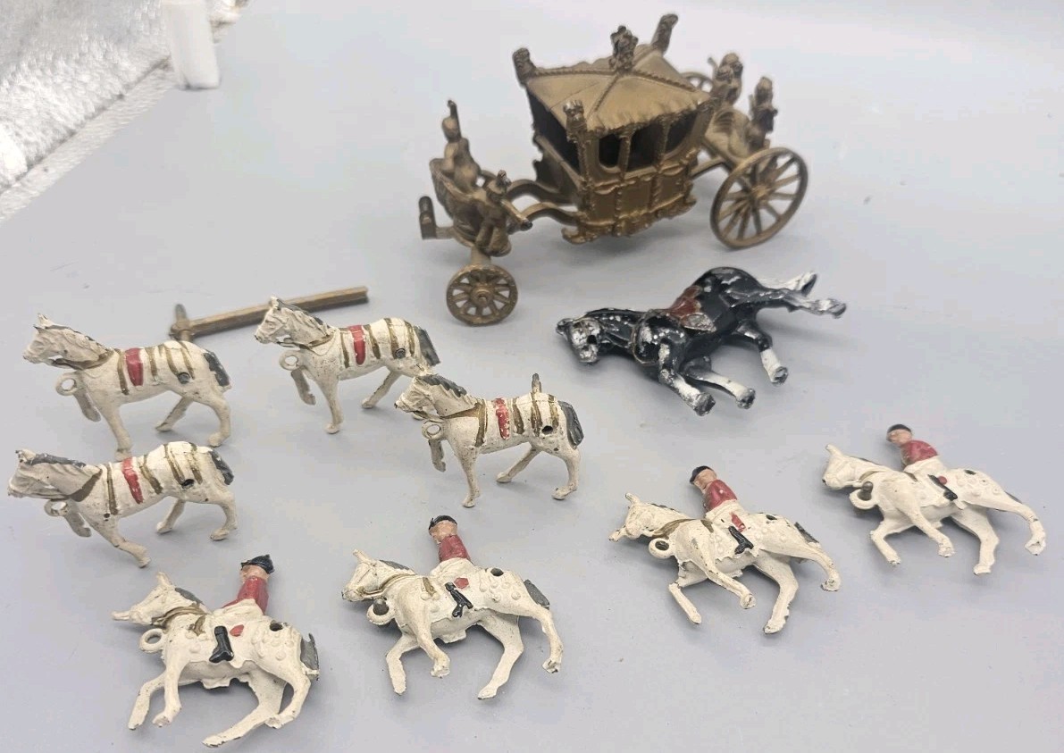VTG 1950’s Royal Coronation Coach Miniature Cast Iron Toys Crescent. England