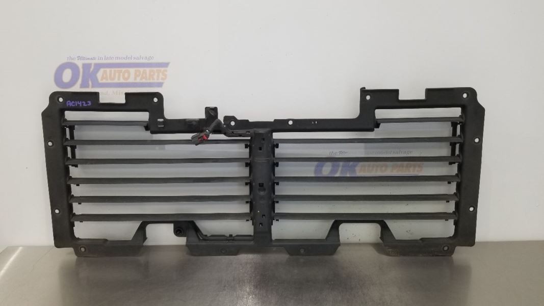 2018 CHEVY SUBURBAN 1500 AIR SHUTTER 5.3L