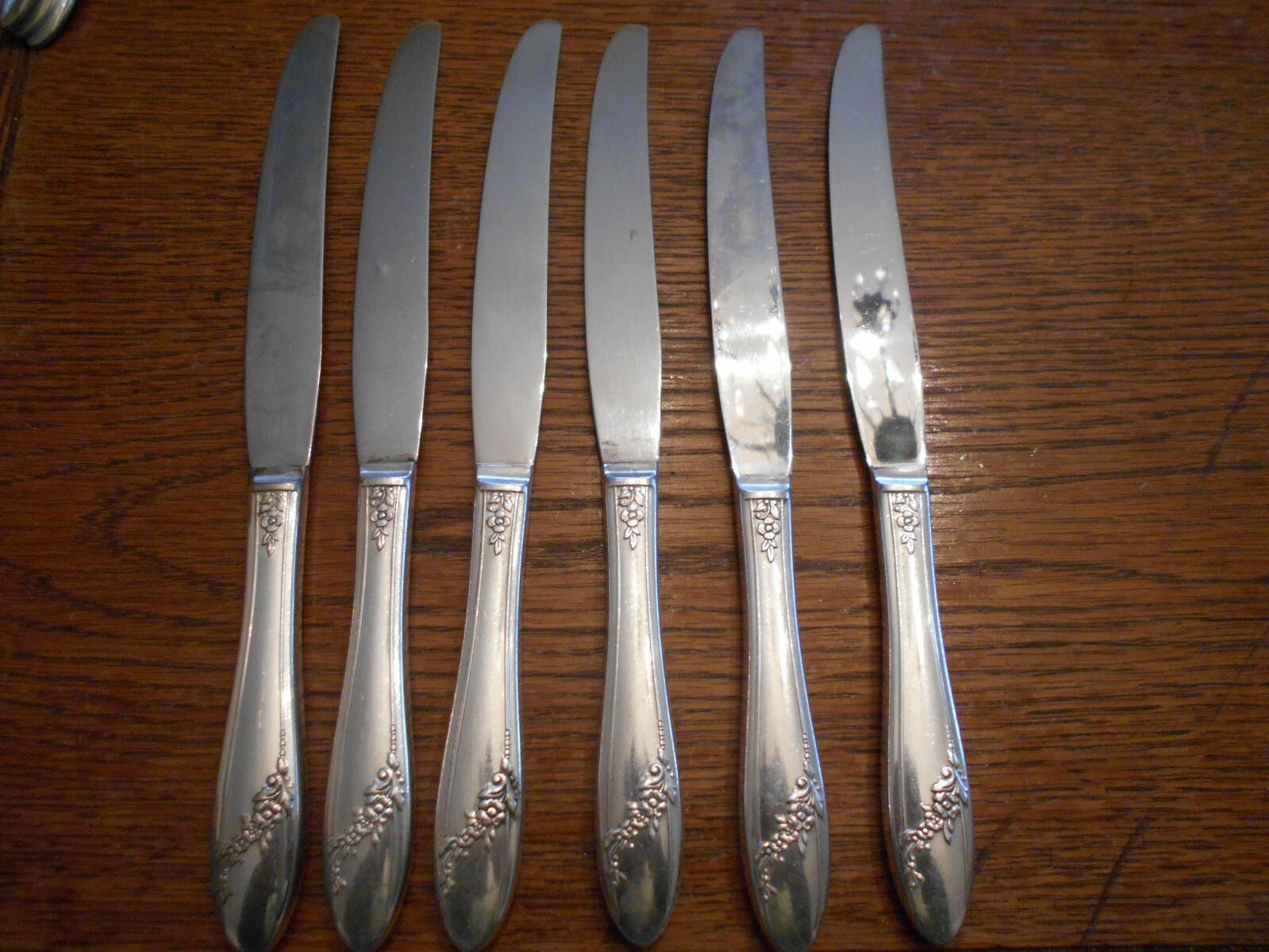 6 Tudor Plate 1946 QUEEN BESS Pattern Dinner Knives Oneida Community 7732