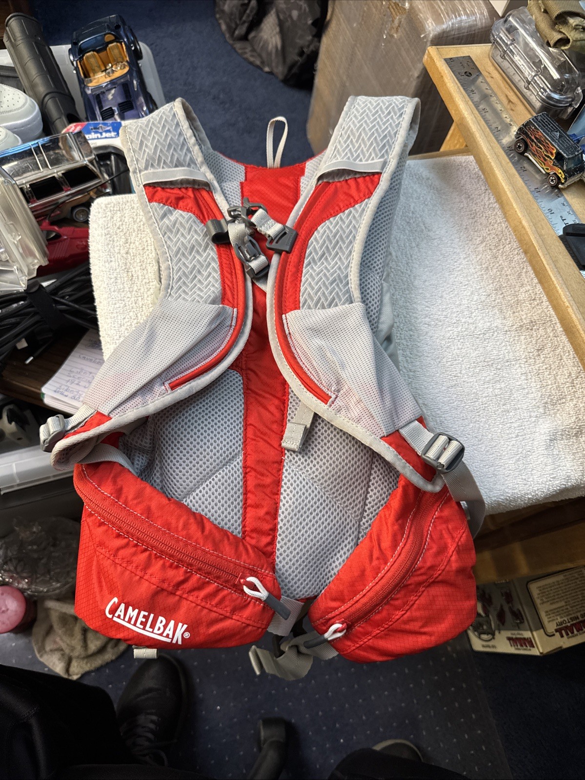 Camelbak Octane XCT Backpack 100oz Gray/Red NWOT ( Read Description )