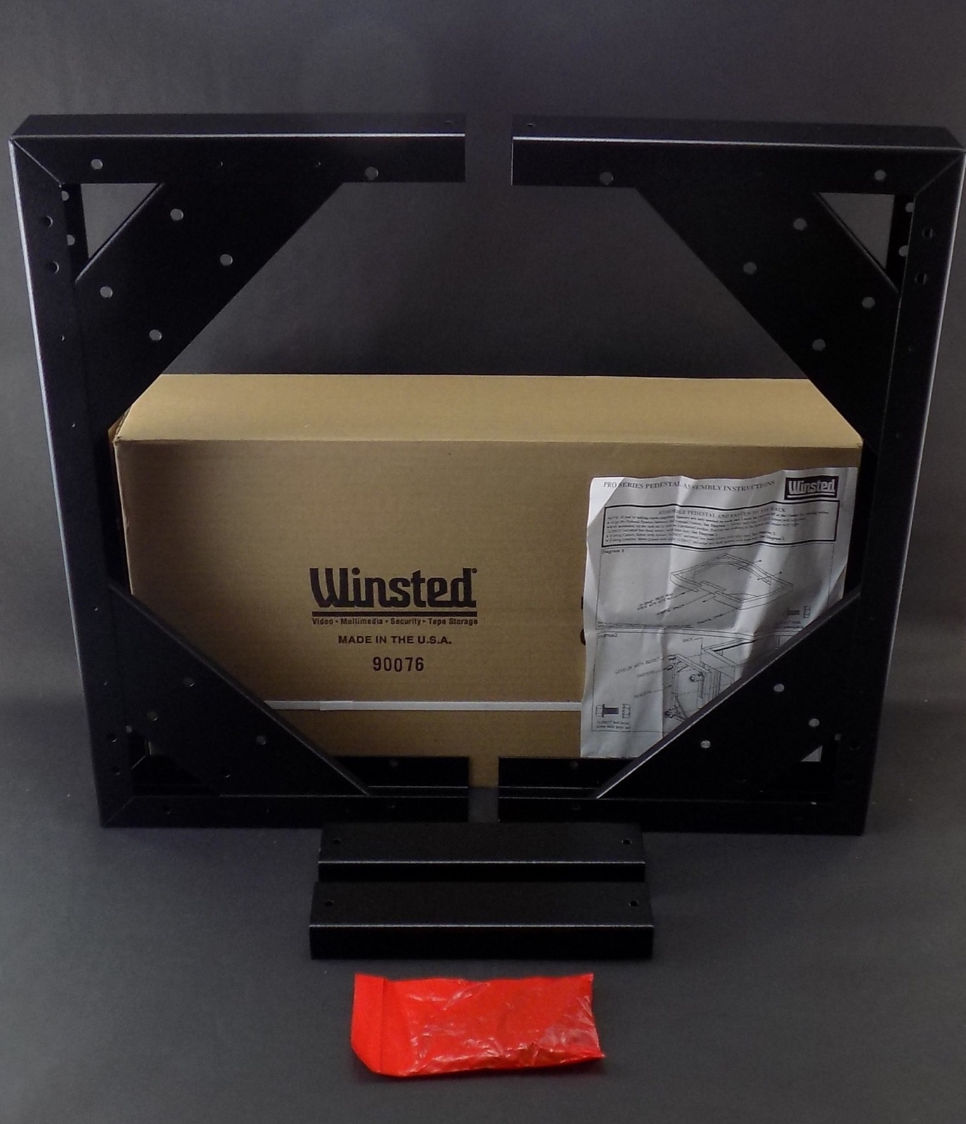 UNUSED IN BOX Winsted Pro Series Model 90076 Standard Black Pedestal