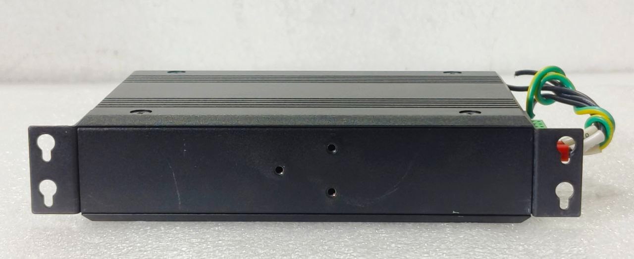 UOTEK UT-6405 INDUSTRIAL 5-PORT 100M UNMANAGED ETHERNET SWITCH 12/24/48VDC(USED)