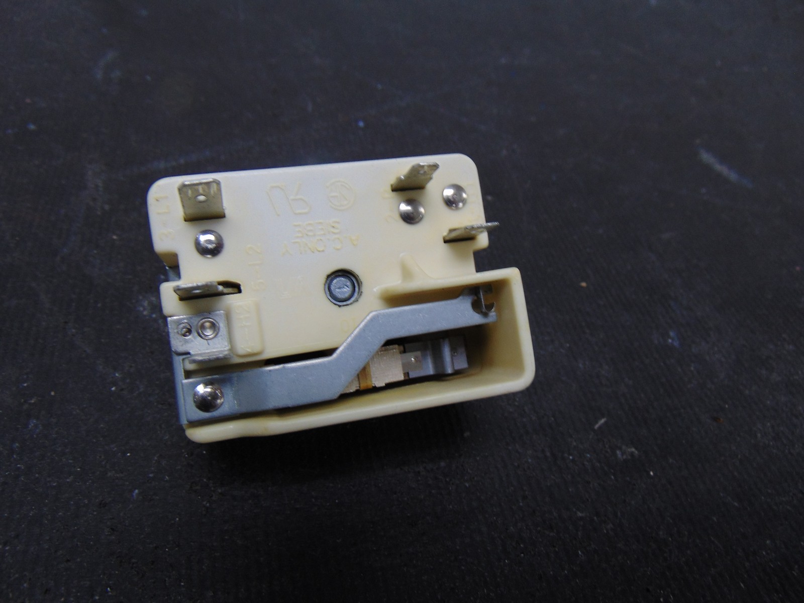 Whirlpool Range RF262LXSQ Surface Element Control Switch 3148951