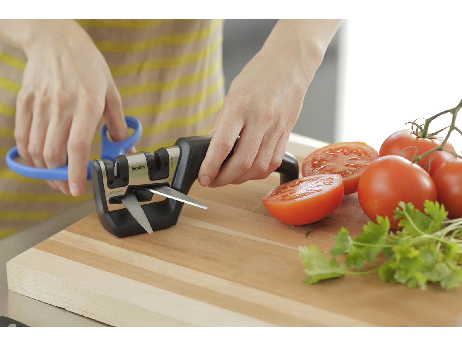 Smith's Pull Through Scissor & Knife Sharpener