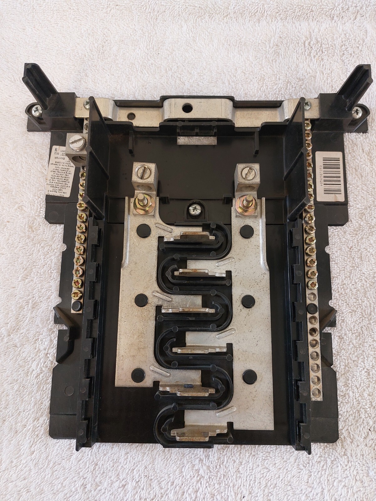 SQUARE D 100 AMP 6-SPACE BUSS BAR