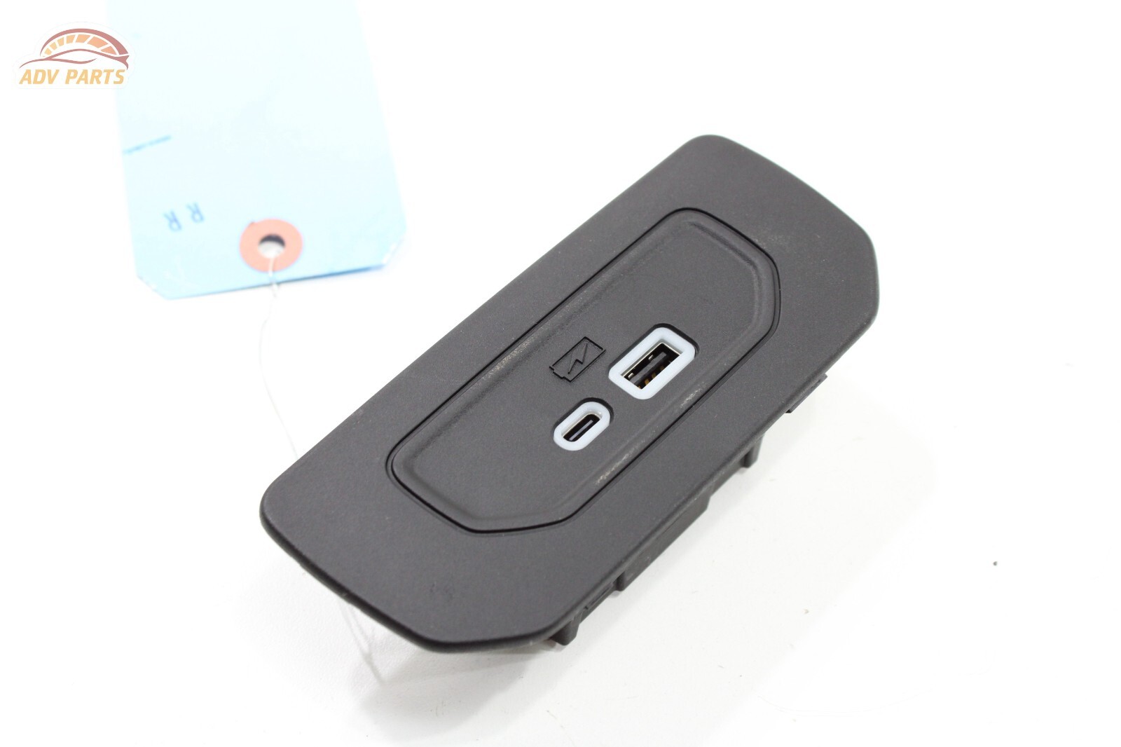 2021-24 JEEP GRAND CHEROKEE L TRUNK RIGHT QUARTER PANEL USB CHARGING PORT OEM
