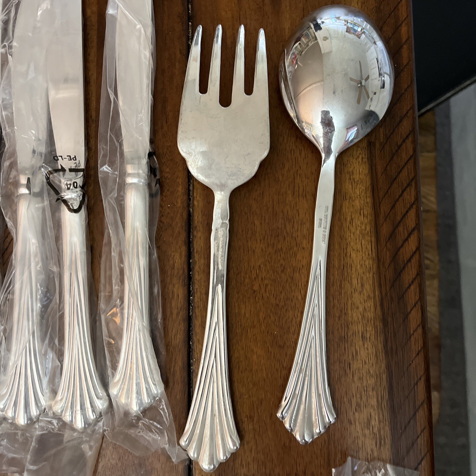 WM ROGERS & SON ROYAL PLUME 62 PIECE FLATWARE SET