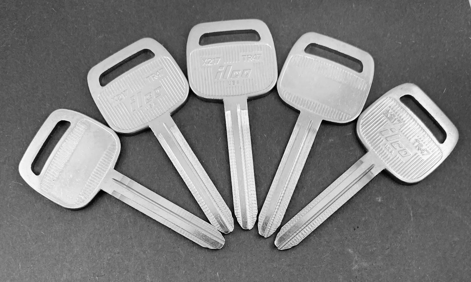 Lots of TR47 X217 Type Key Blanks for Toyota