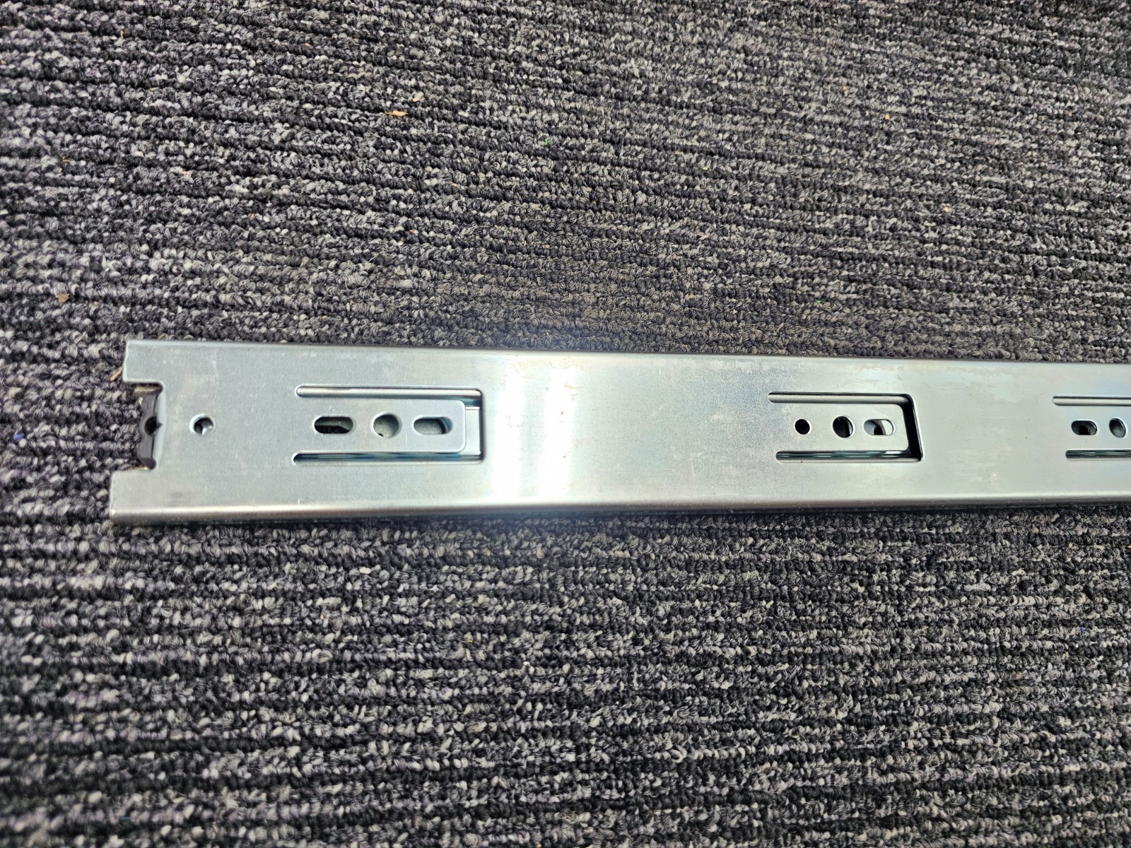 (QTY 2) Accuride 3832-E18 Drawer Slide Side/Bracket Mount Full Ext Light Duty