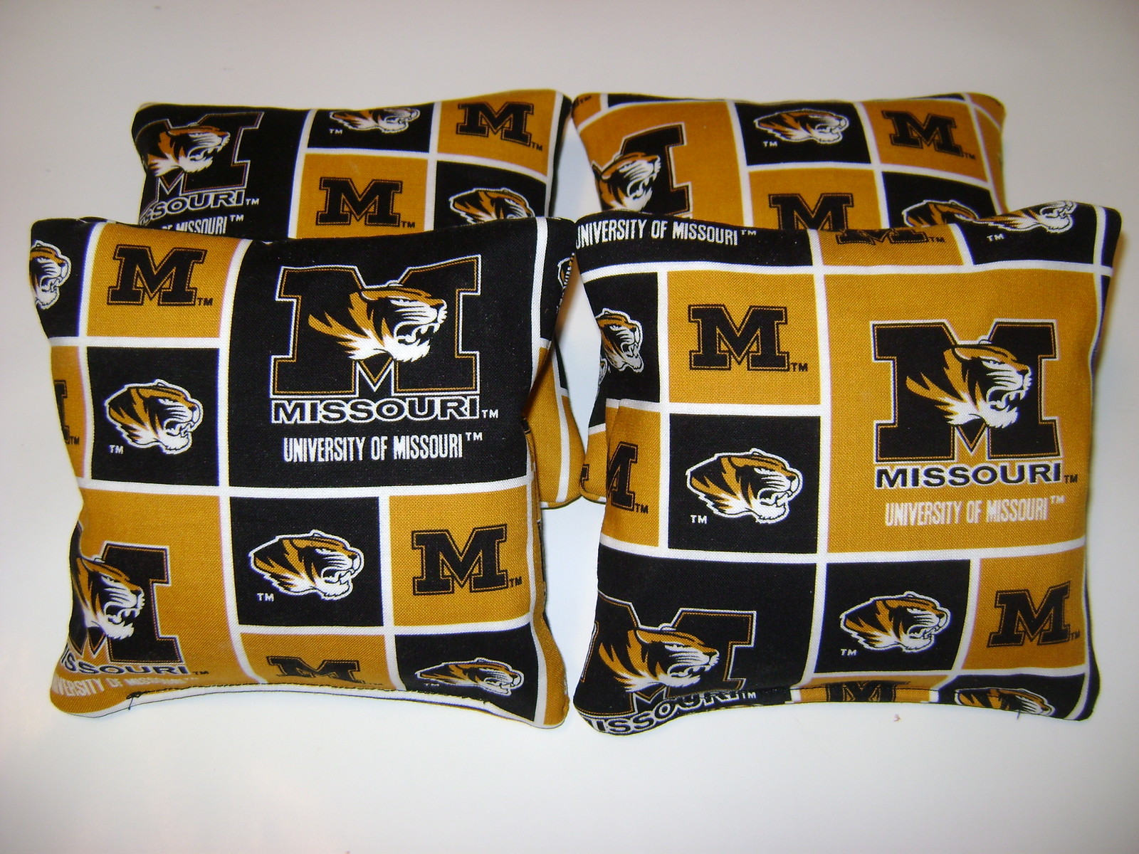 4 CORNHOLE MISSOURI MIZZOU TIGERS CORN HOLE BEAN BAGS BAGGO TAILGATE TOSS