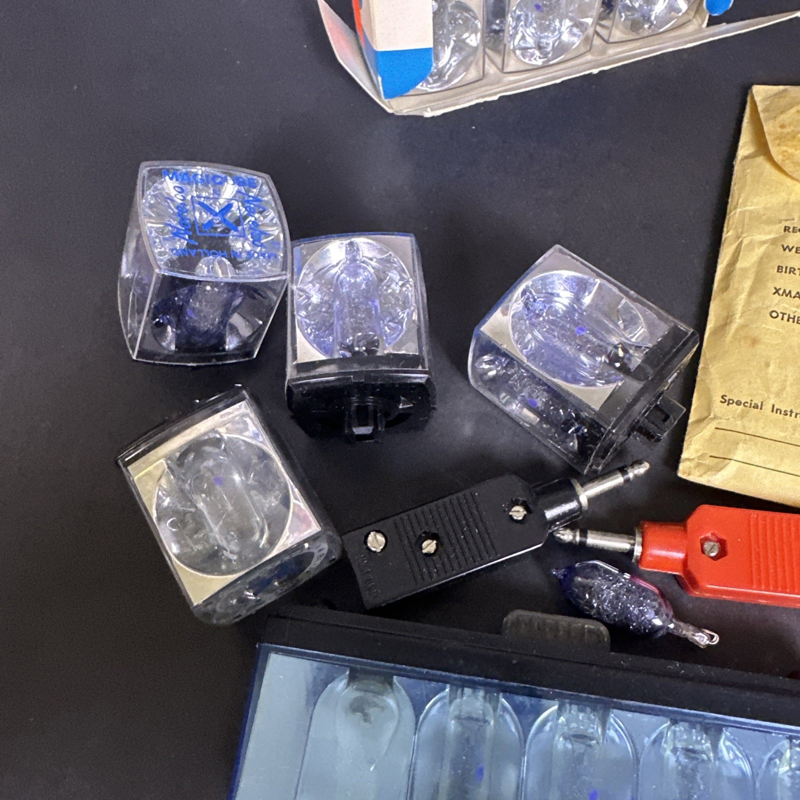 VINTAGE Sylvania Flash Cubes & Accessories