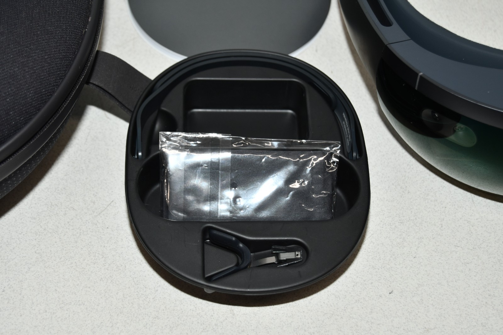 ^ Microsoft Hololens Generation 1 Virtual Headset Holo Lens #X8152
