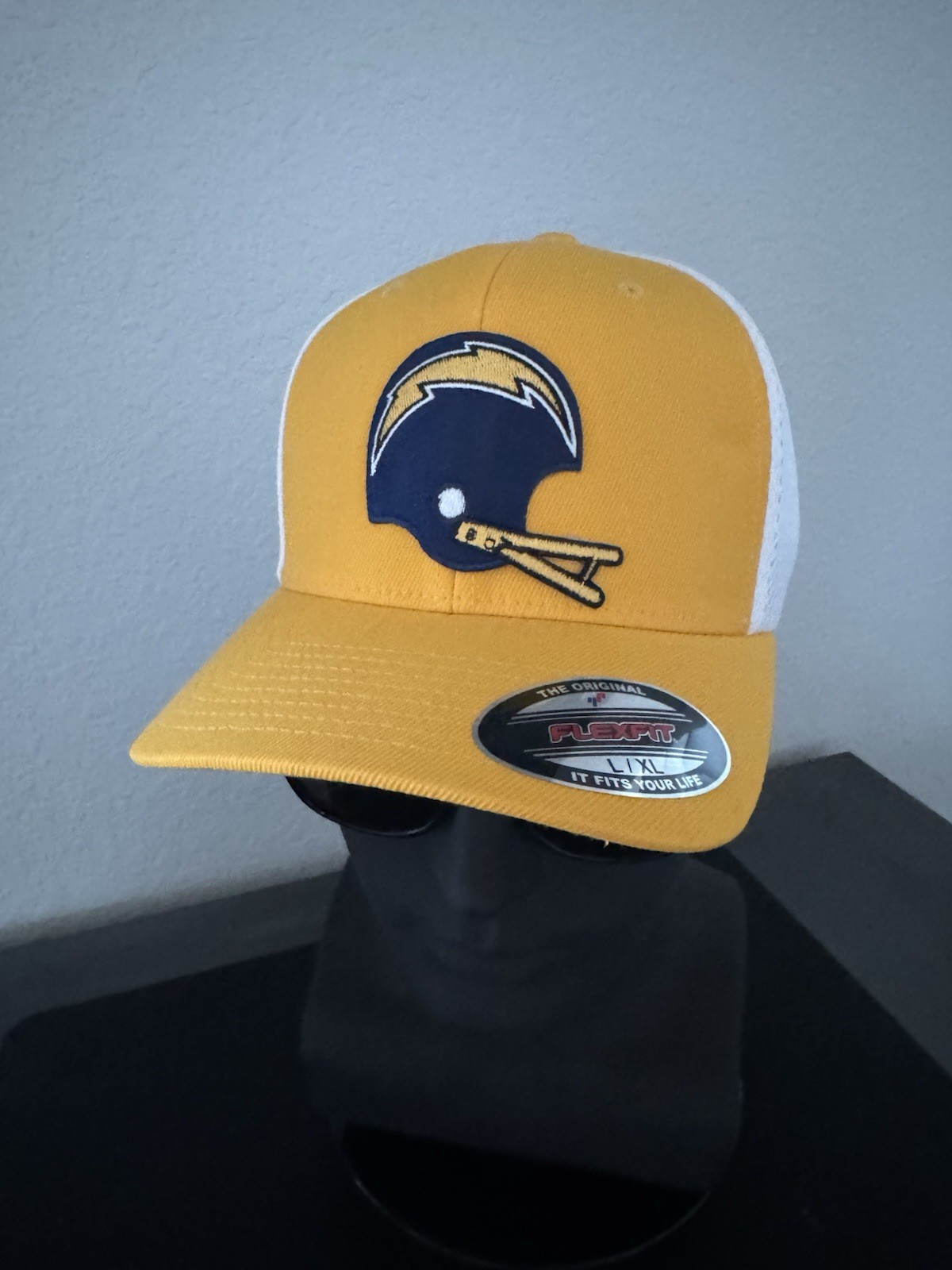 RETRO SAN DIEGO CHARGERS AIR CORYELL ERA LOGO GOLD WHITE ADULT L-XL FLEXFIT HAT