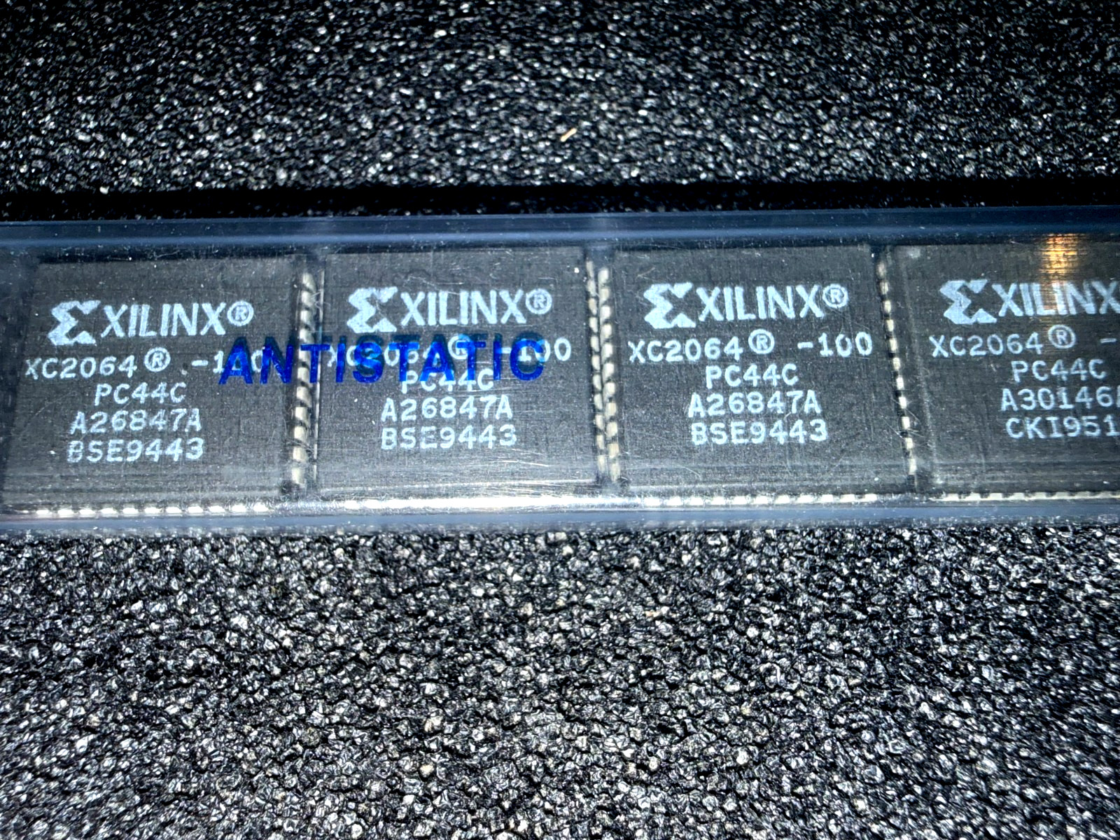 XC2064-100PC44C