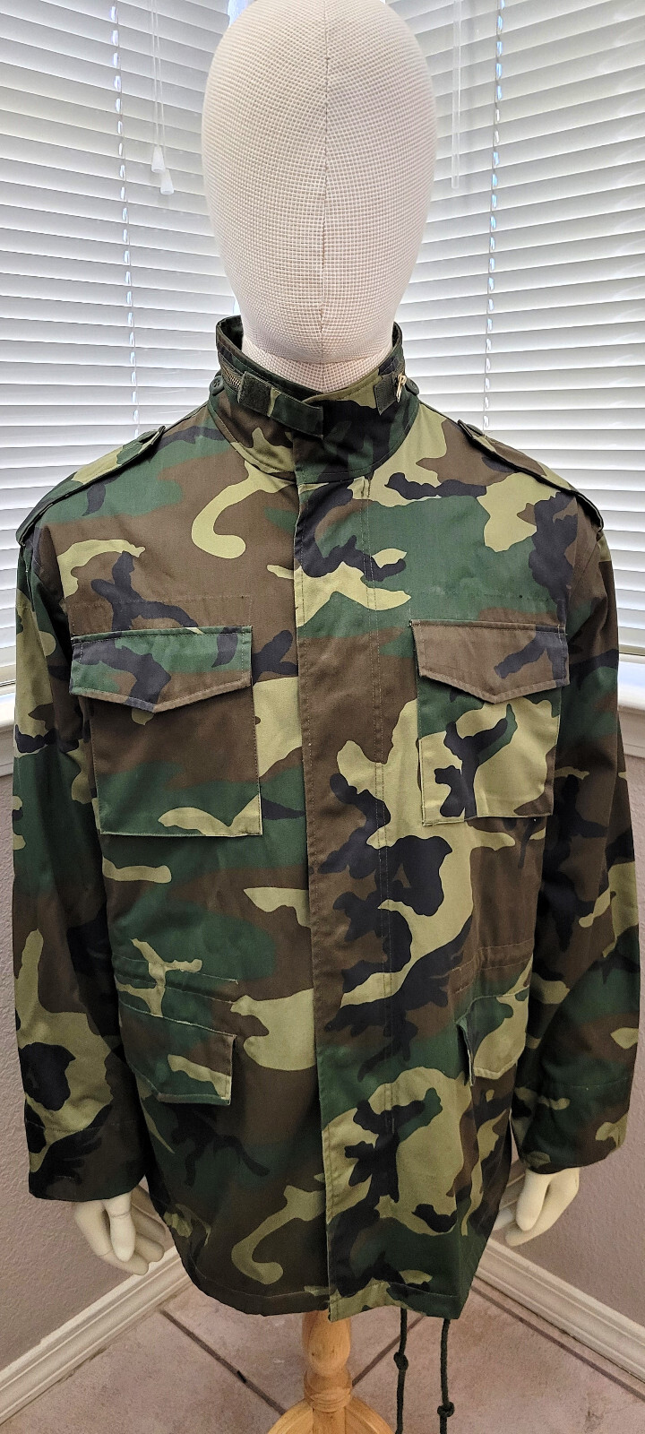 US Army Rothco-UltraForce Cold Weather Jacket w/Hood Woodland Camo Size: Large-R