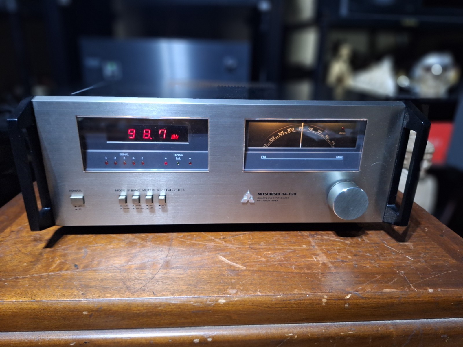 Mitsubishi DA-F20 Stereo Tuner