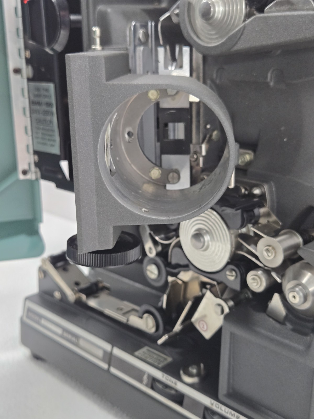 Bell & Howell 1585 C Filmosound 16mm Sound Auto Load Desktop Projector Green