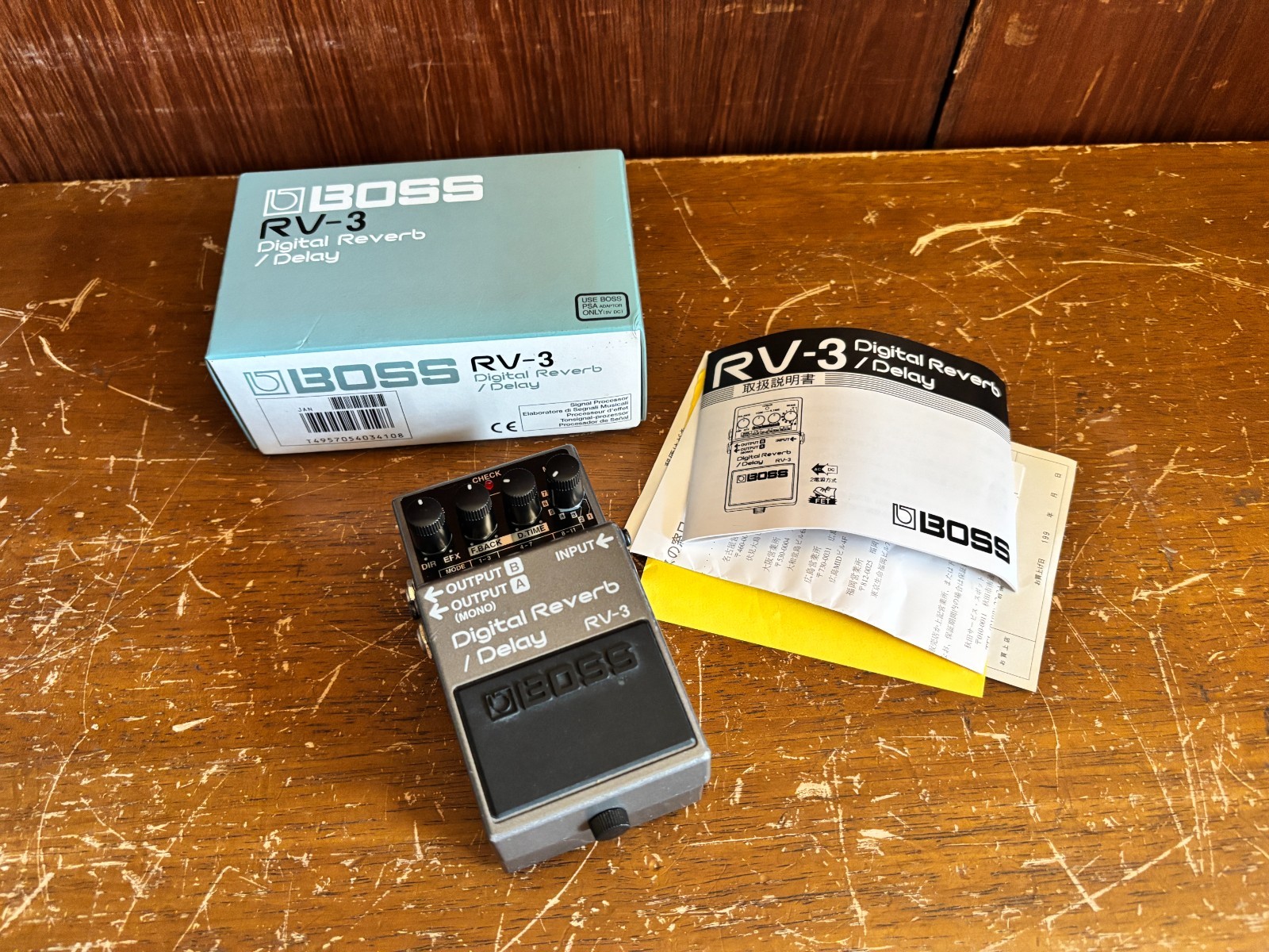 Boss RV-3 RV 3 Digital Reverb/Delay Guitar Effect Pedal w/ box