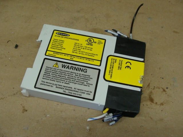 BANNER AT-FM-10K SAFETY RELAY 24VAC/DC 200mA MAX