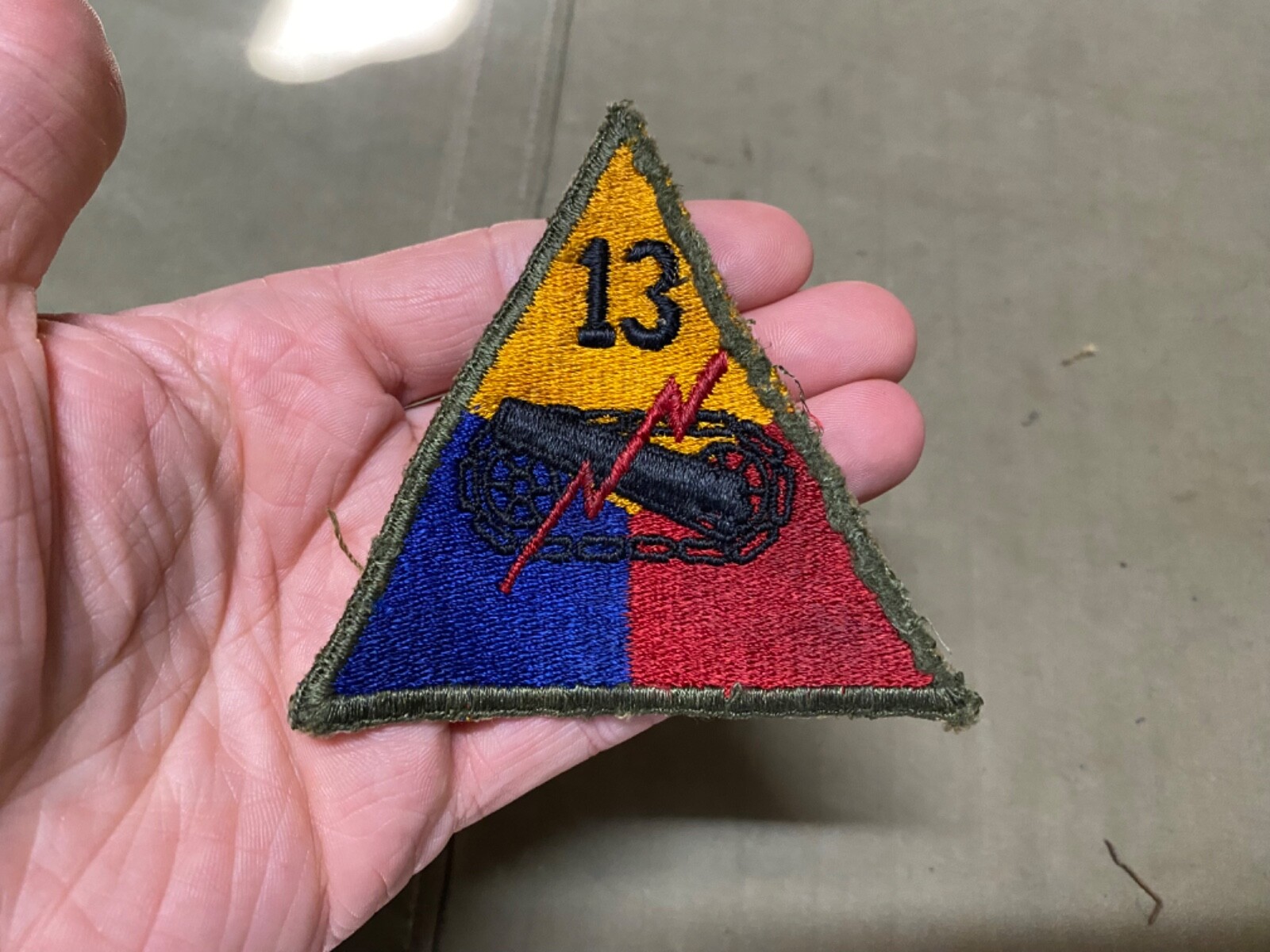ORIGINAL WWII US 13TH ARMORED TANK SLEEVE INSIGNIA PATCH- GREEN BACK