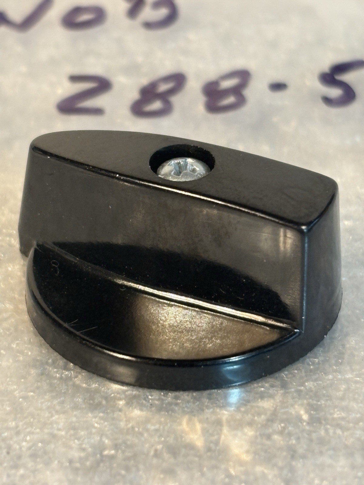 Coleman lantern 295 - 290 Knob & Screw.  P/N 288-5491    #2