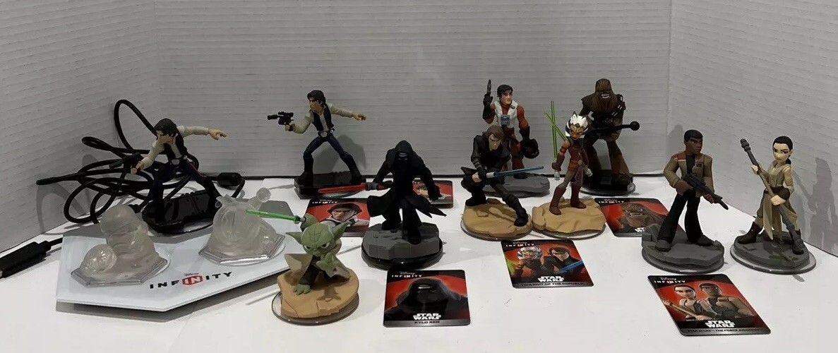 Disney Infinity Lot Star Wars and Marvel.2.0 And 3.0 XBOX