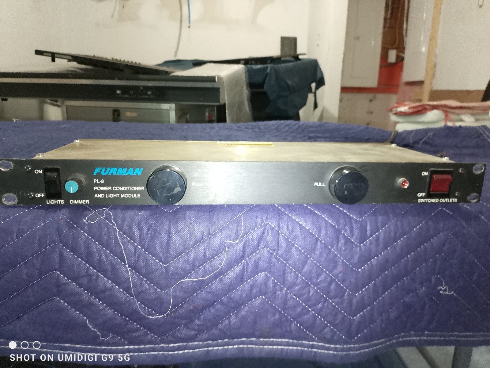 Furman PL-8 Rack Mount Power Conditioner and Light Module 120V 10A 8-Outlet