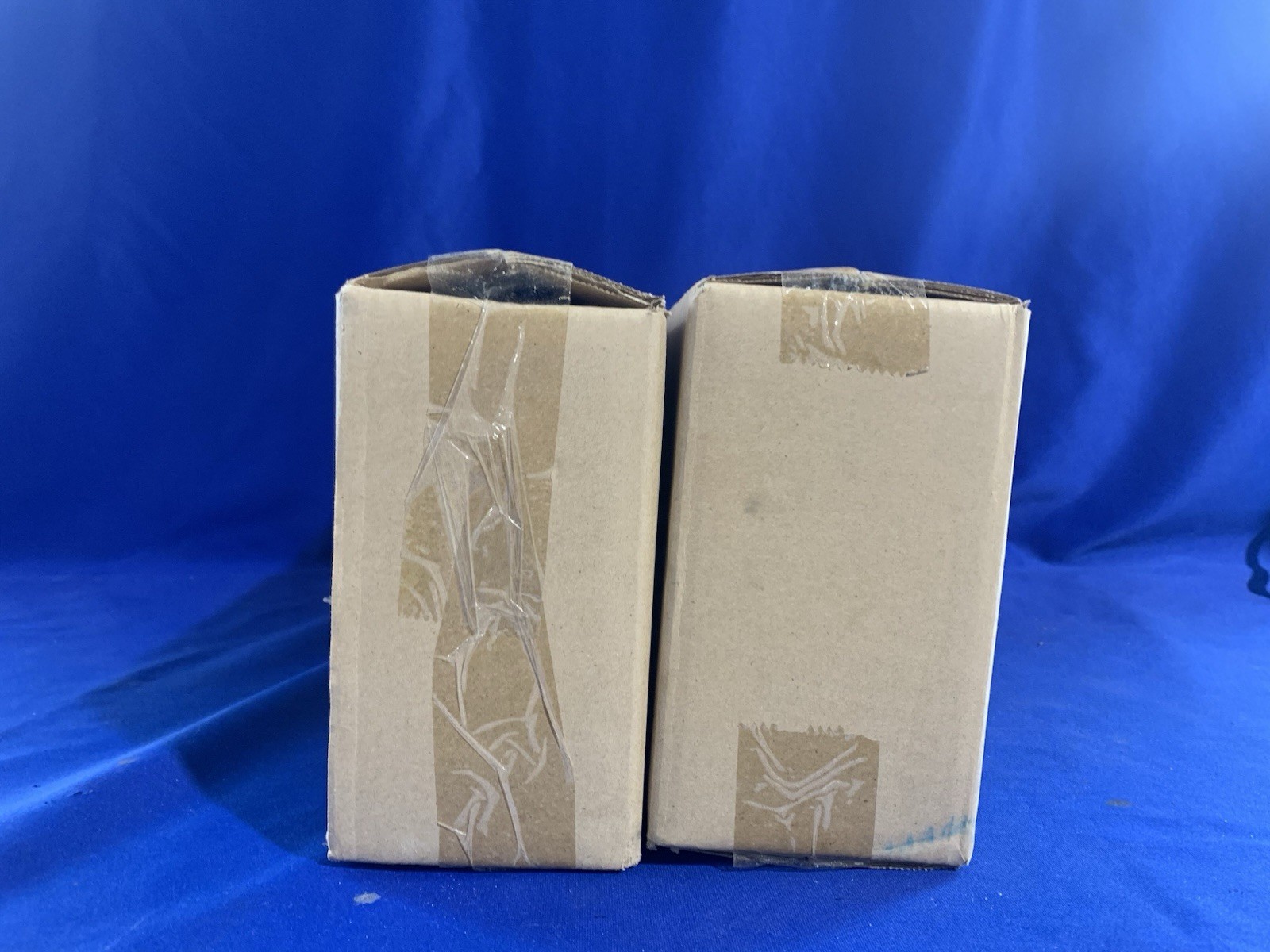 StarTech PREM-WALLMOUNTH2 2U Hinged Wallmount Bracket for 19" Rack - Lot 2 New
