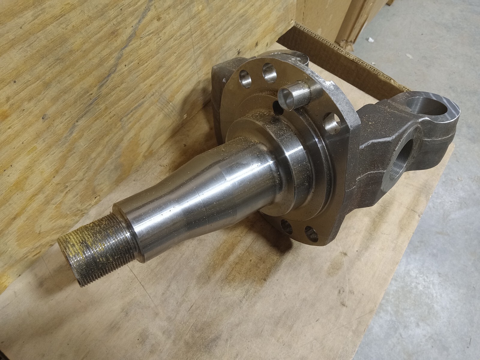 Meritor front spindle A3111S4023 Navistar International steering knuckle